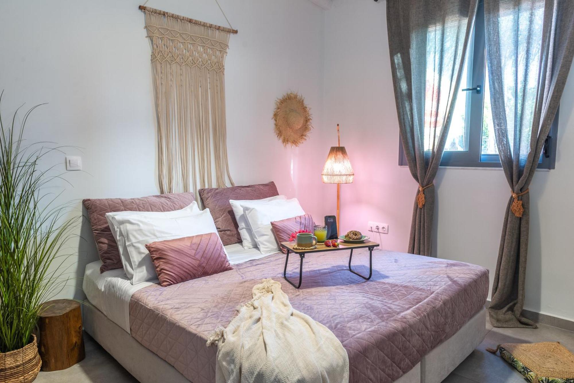 Antonakisvilla - Luxury Pool, Jacuzzi & Seaview Retreat